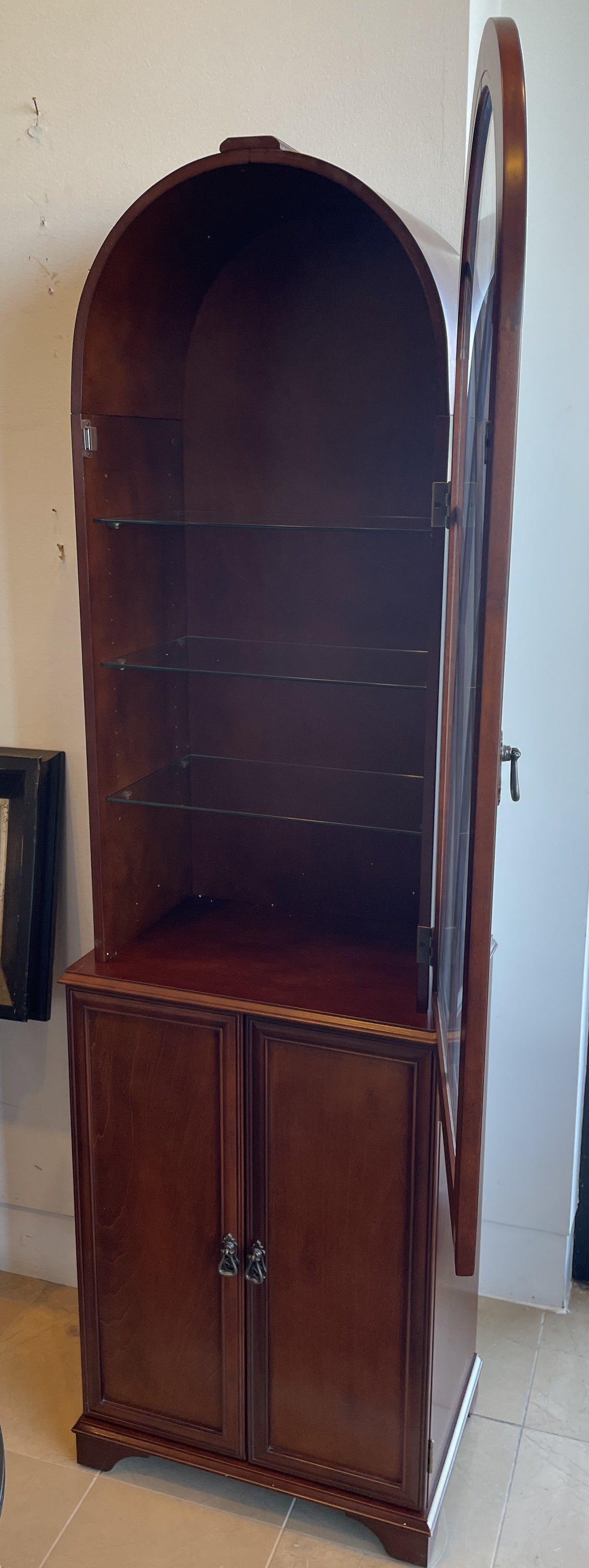 Bombay Company Curio Cabinet with Domed Top (0QH009)
