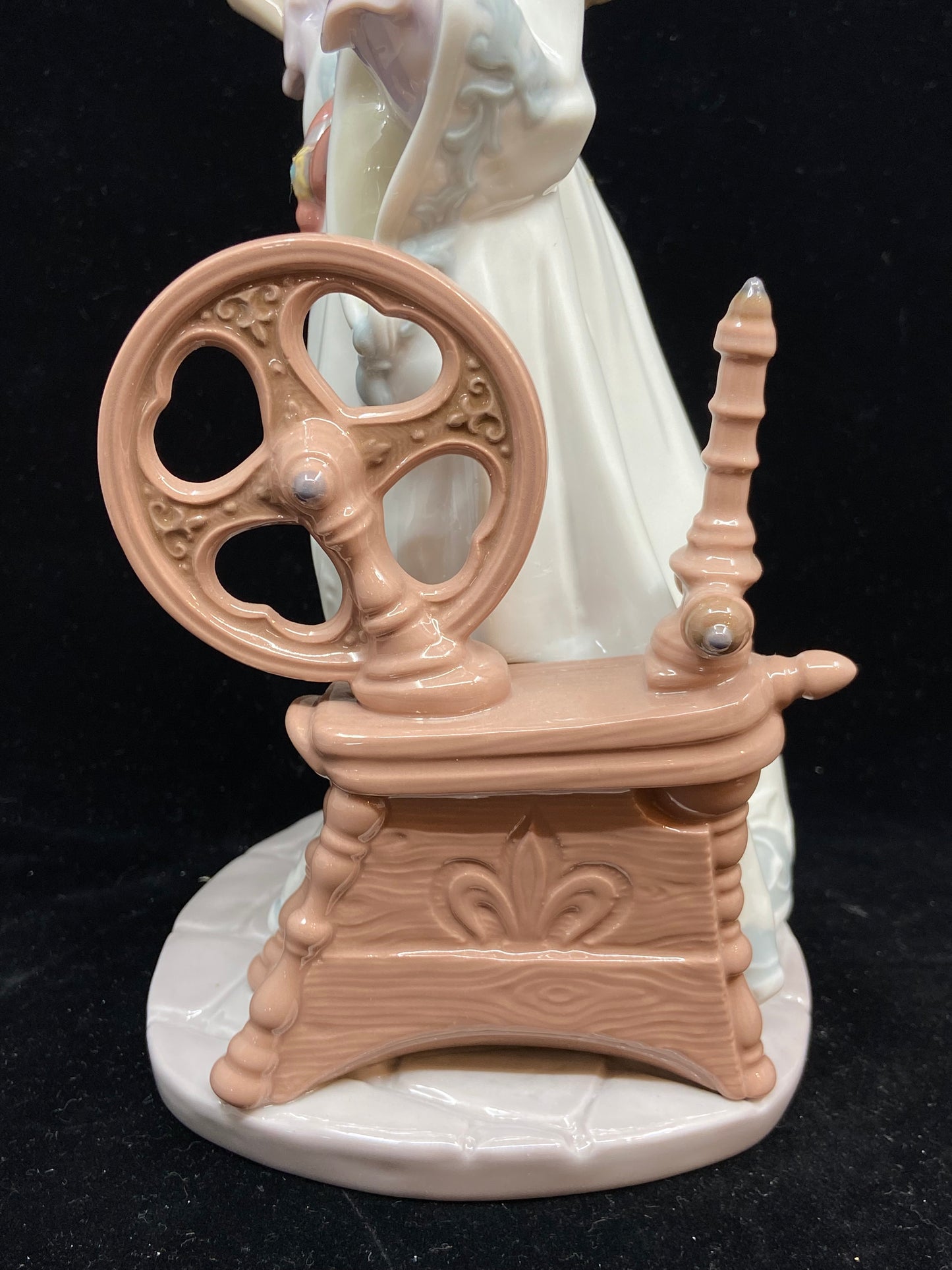 Lladro Sleeping Beauty #9189 AS IS (HPFRHP)