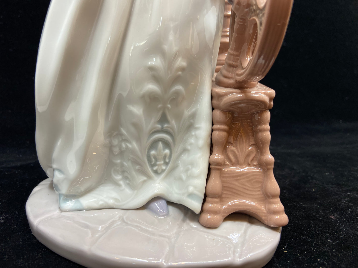 Lladro Sleeping Beauty #9189 AS IS (HPFRHP)