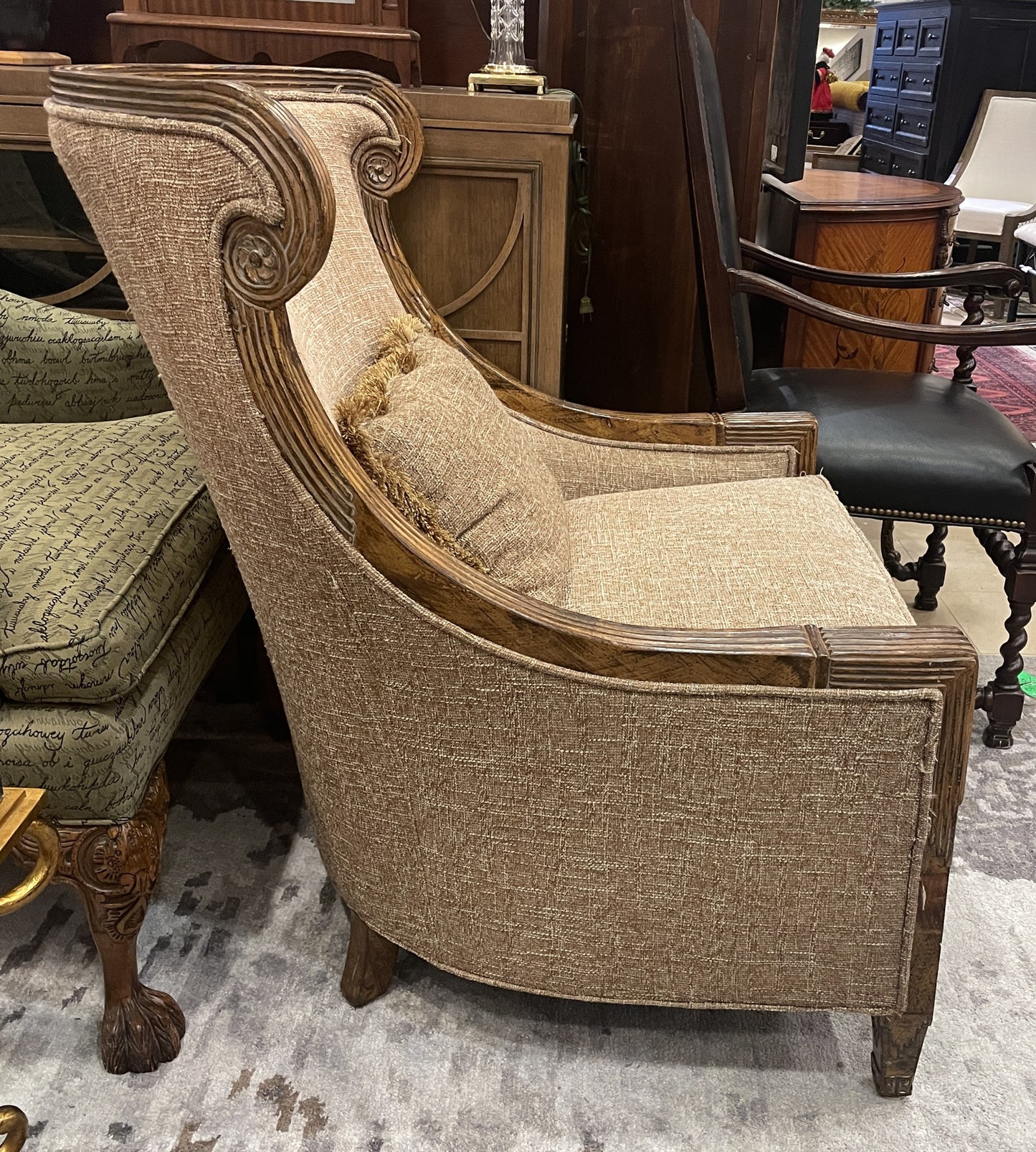 Tuscan Style Occassional Chair in Taupe (0IW004)