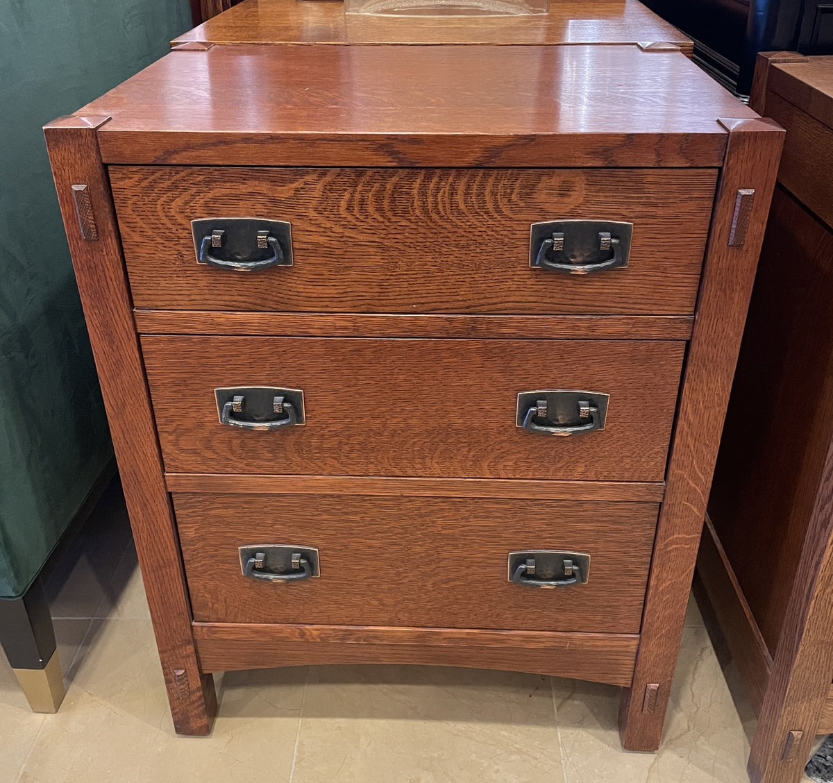Stickley Three Drawer Nightstand (0QK006)
