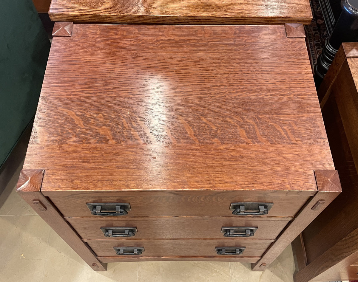 Stickley Three Drawer Nightstand (0QK006)