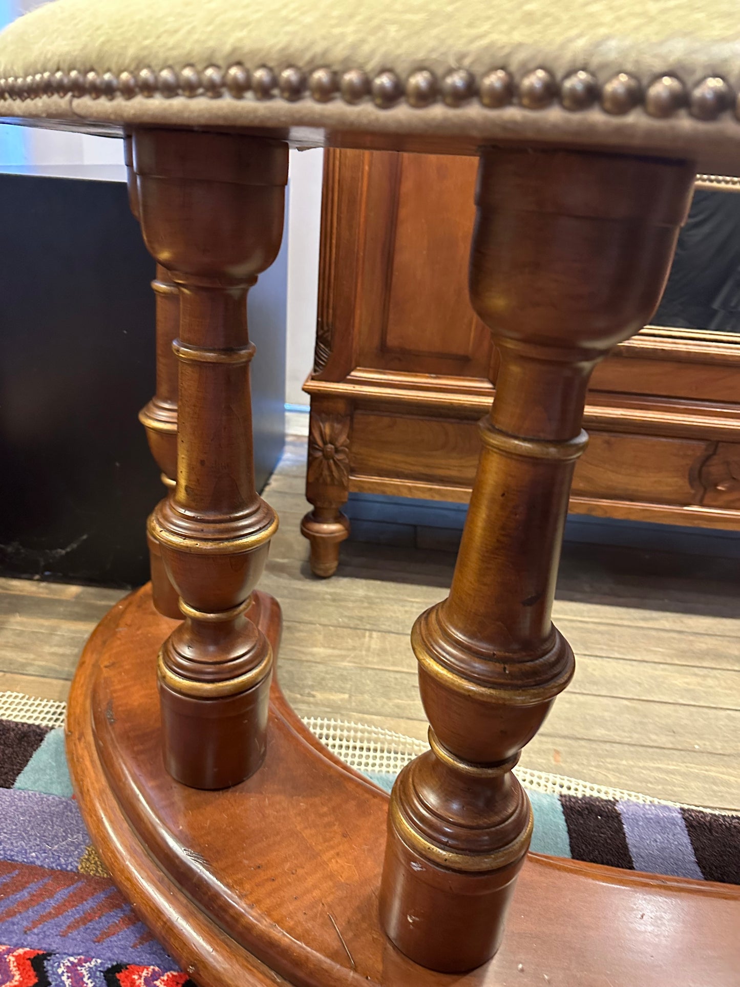 Semi Antique Club Fender With Hide Seat (6XSZUR)