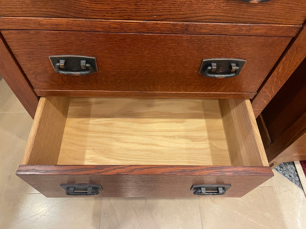 Stickley Three Drawer Nightstand (0QK006)