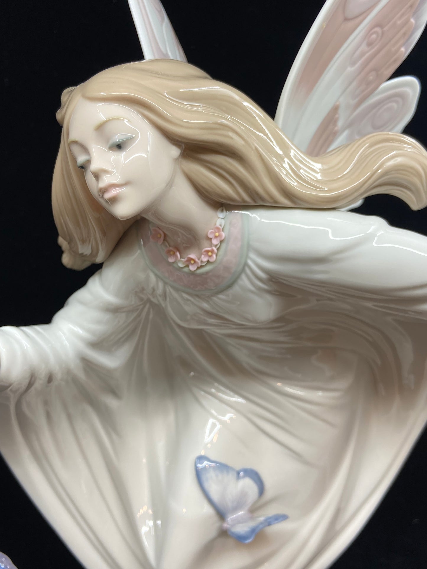 Lladro Fairy of the Butterflies #1850 (26142)