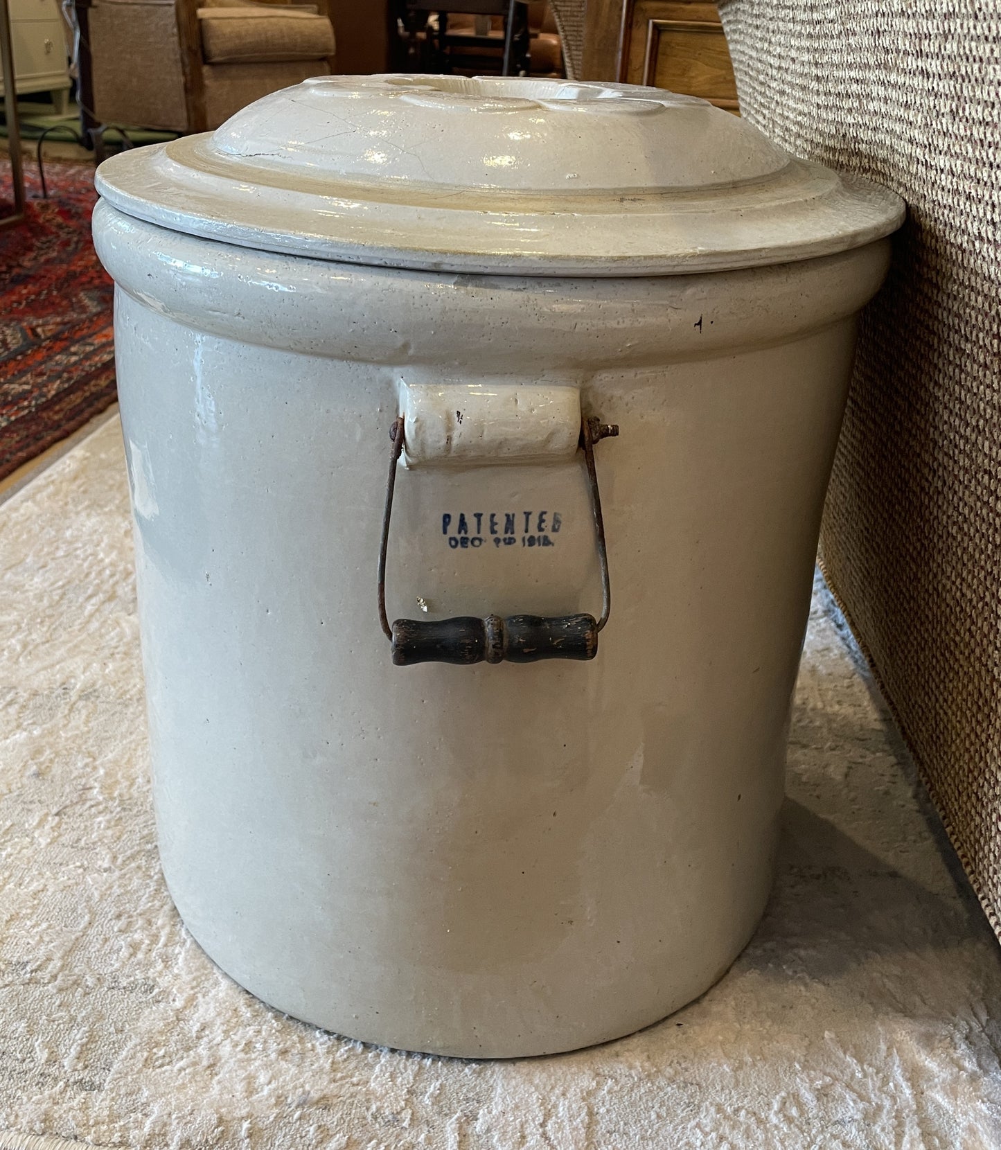 Redwing 12 gallon Crock with Tulip Top, missing bail (0JL02U)