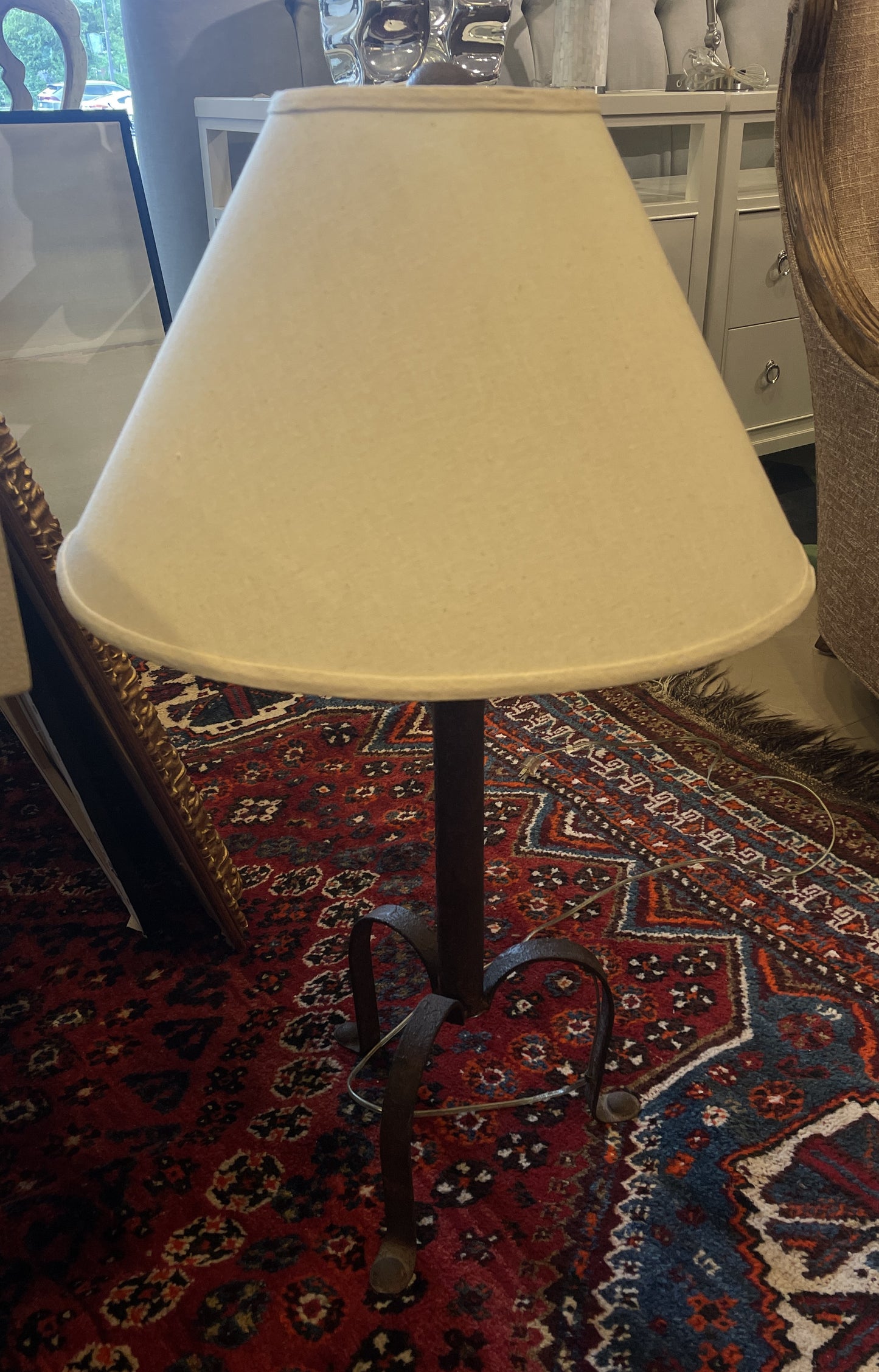 Iron Tripod Table Lamp (0JL02A)