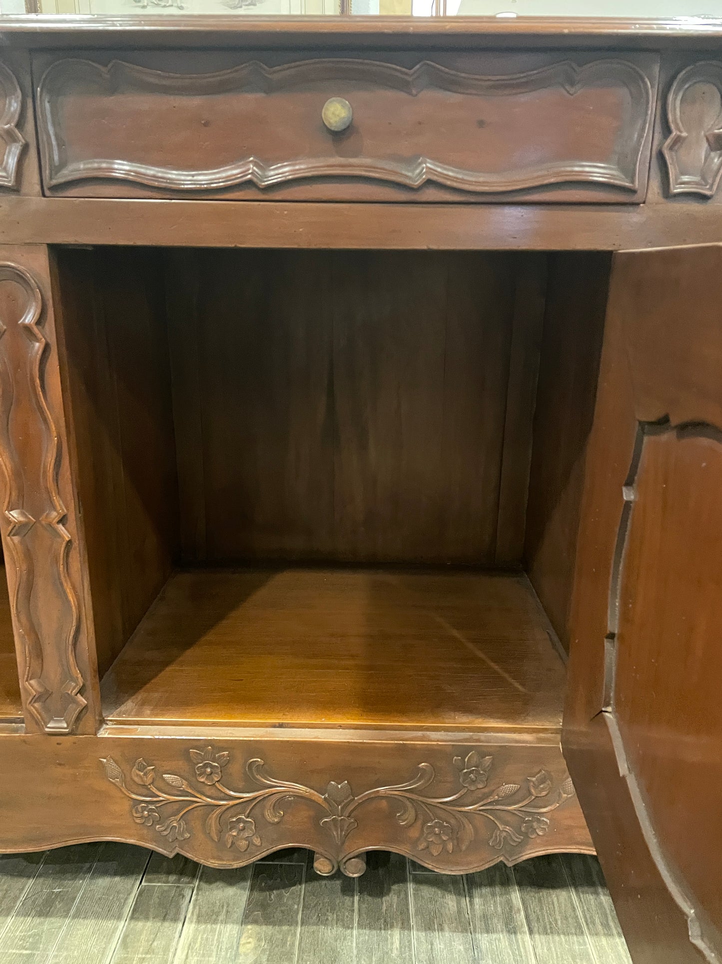 Antique French Provincial Buffet (0J4001)