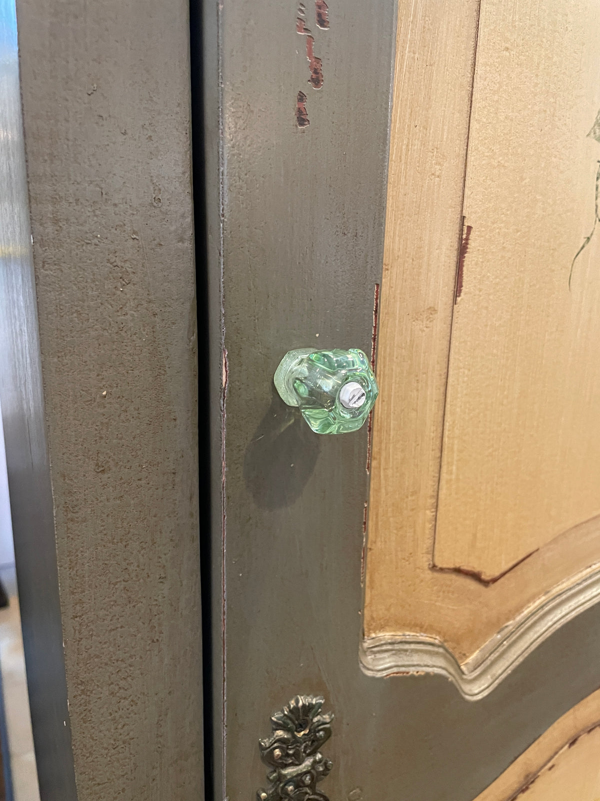 Tyrolean Style Wall Pantry/Cabinet (0QO00Q)