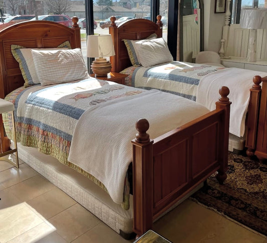 Pair of Stanley Pine Twin Beds (0CF00K)