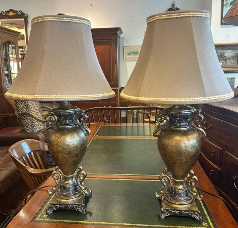 Pair of Resin Urn Lamps (VCPL9D)