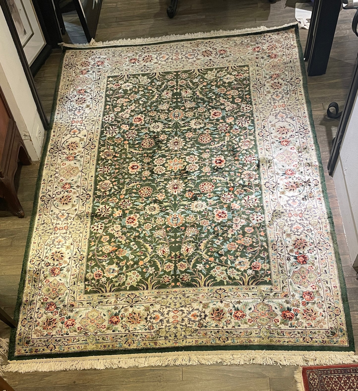 Hand Knotted Silk Green and Coral Rug (5'9x8'9) (0N5005)