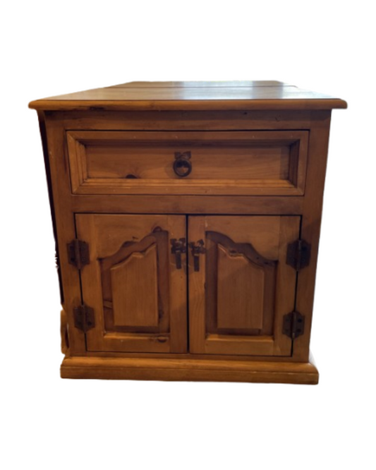 Pair of El Poeton Nightstands (03G005)