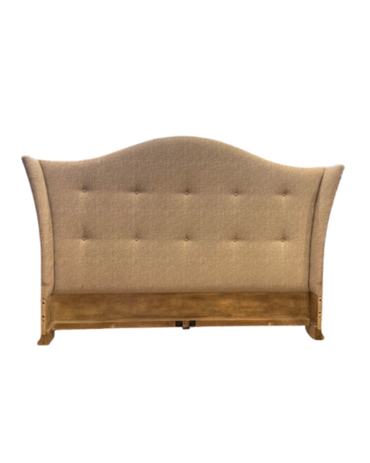 Walter E. Smithe King Upholstered Bed (K57H1U)