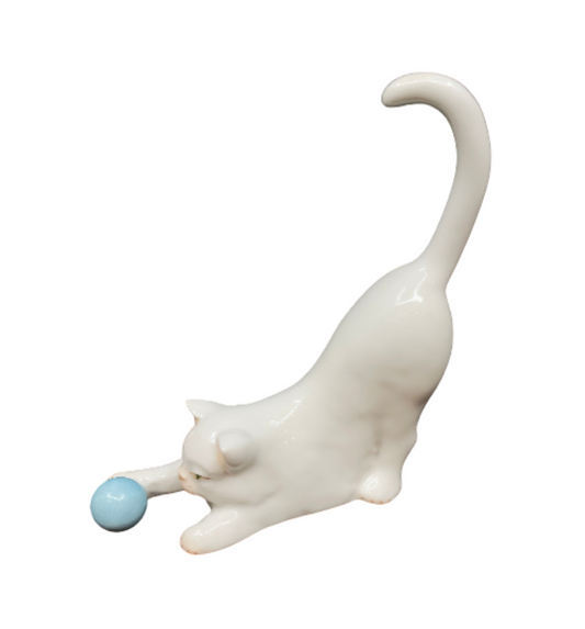 Herend Cat with Blue Ball (08900B)