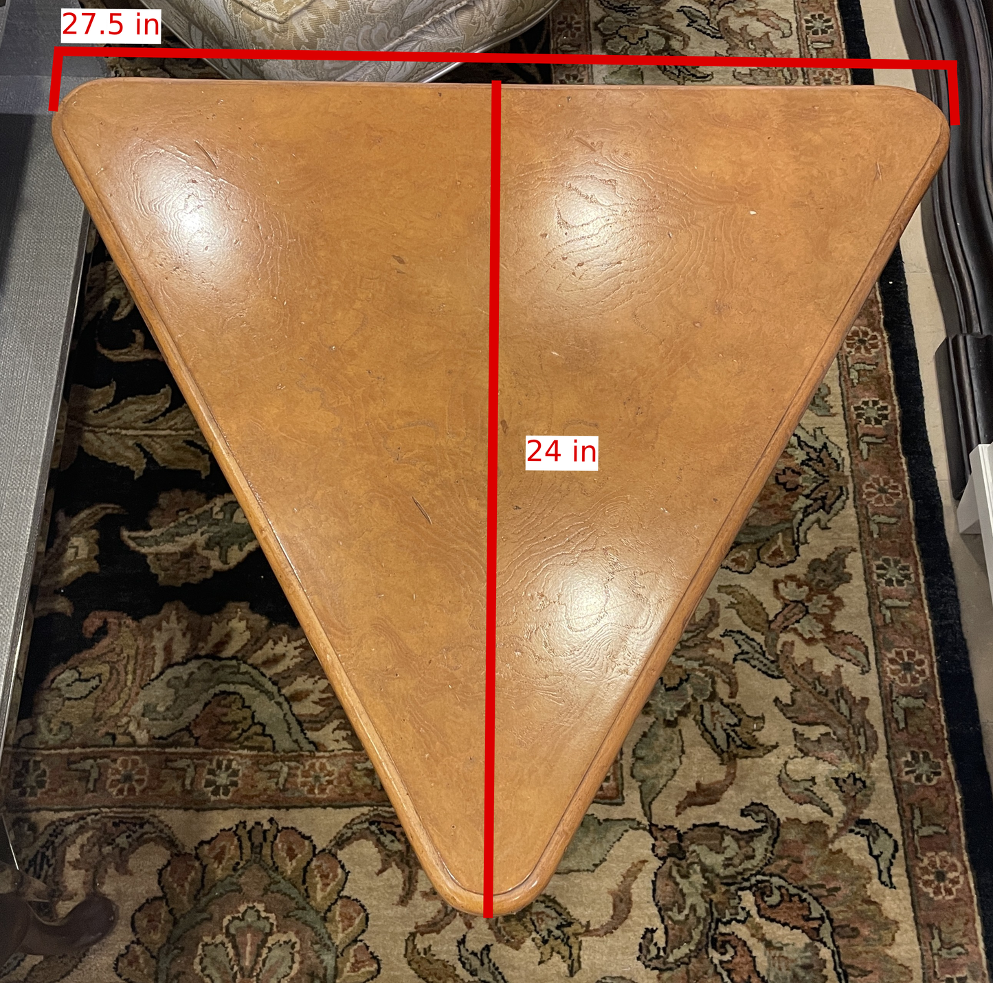 French Provincial Triangular Side Table (0JQ009)