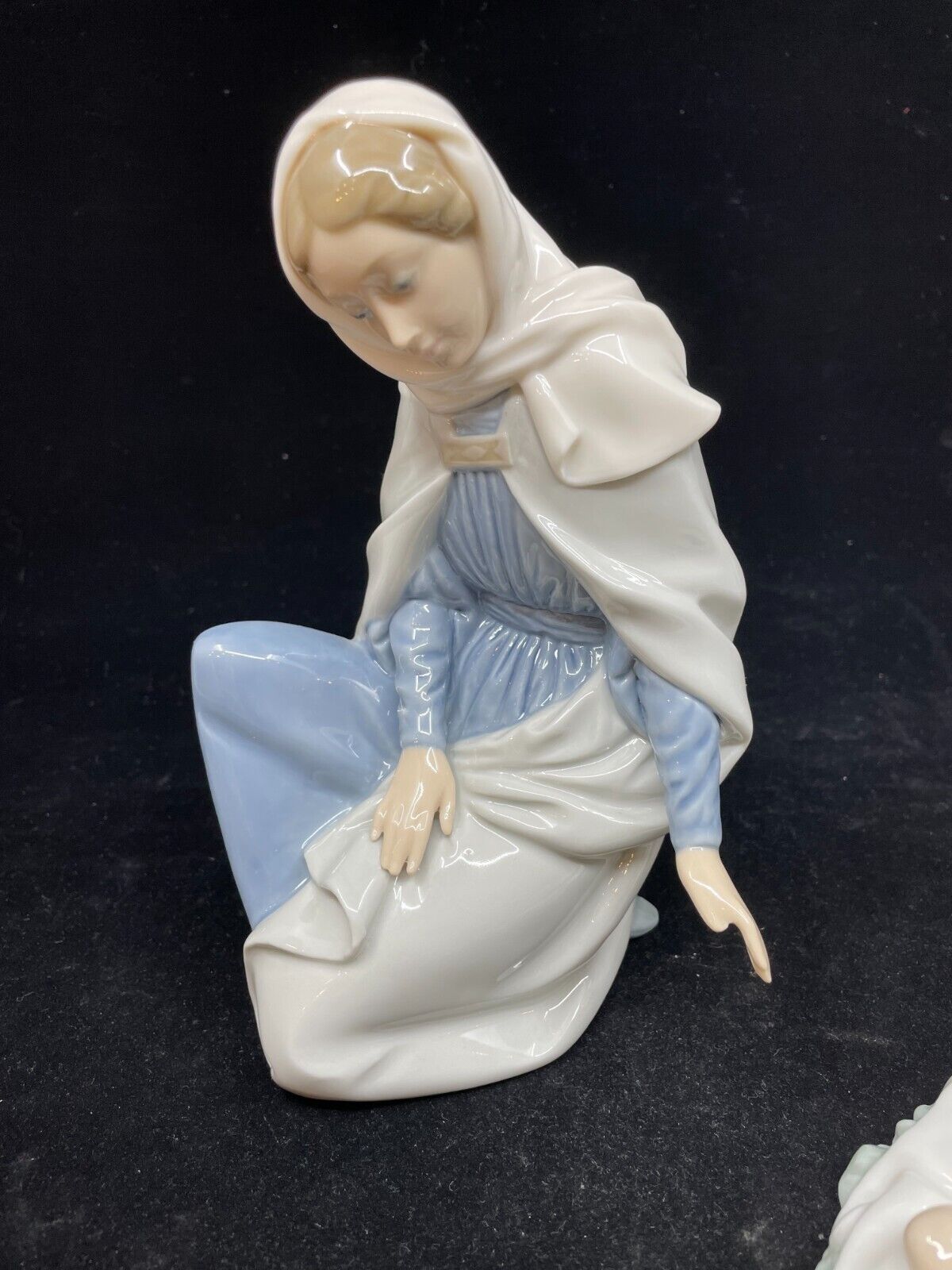 NAO Mary and Baby Jesus Figurine Set